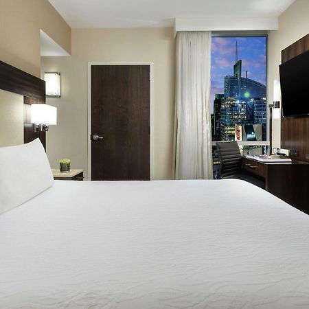 Hilton Garden Inn New York - Times Square Central Bagian luar foto