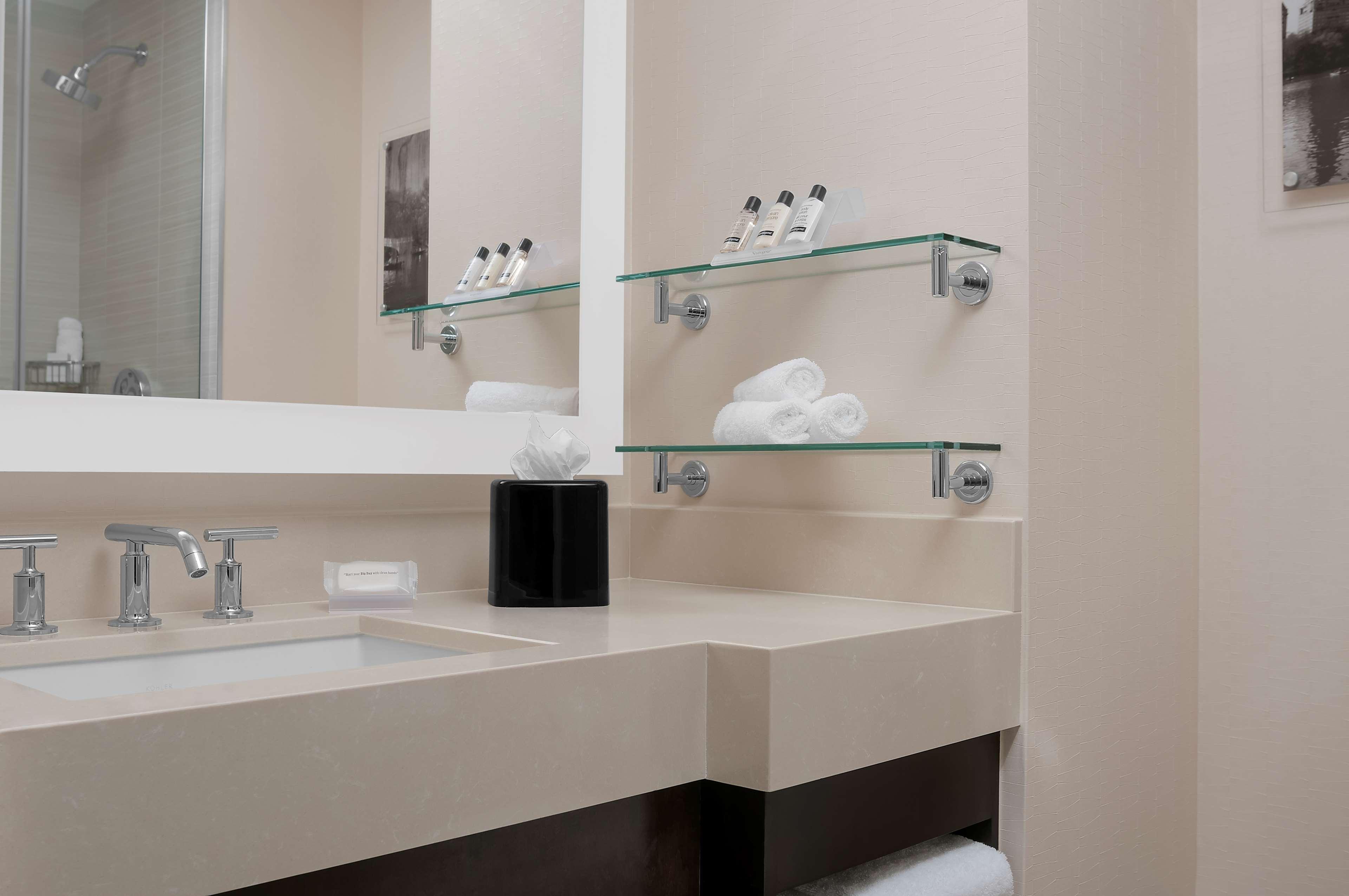 Hilton Garden Inn New York - Times Square Central Bagian luar foto