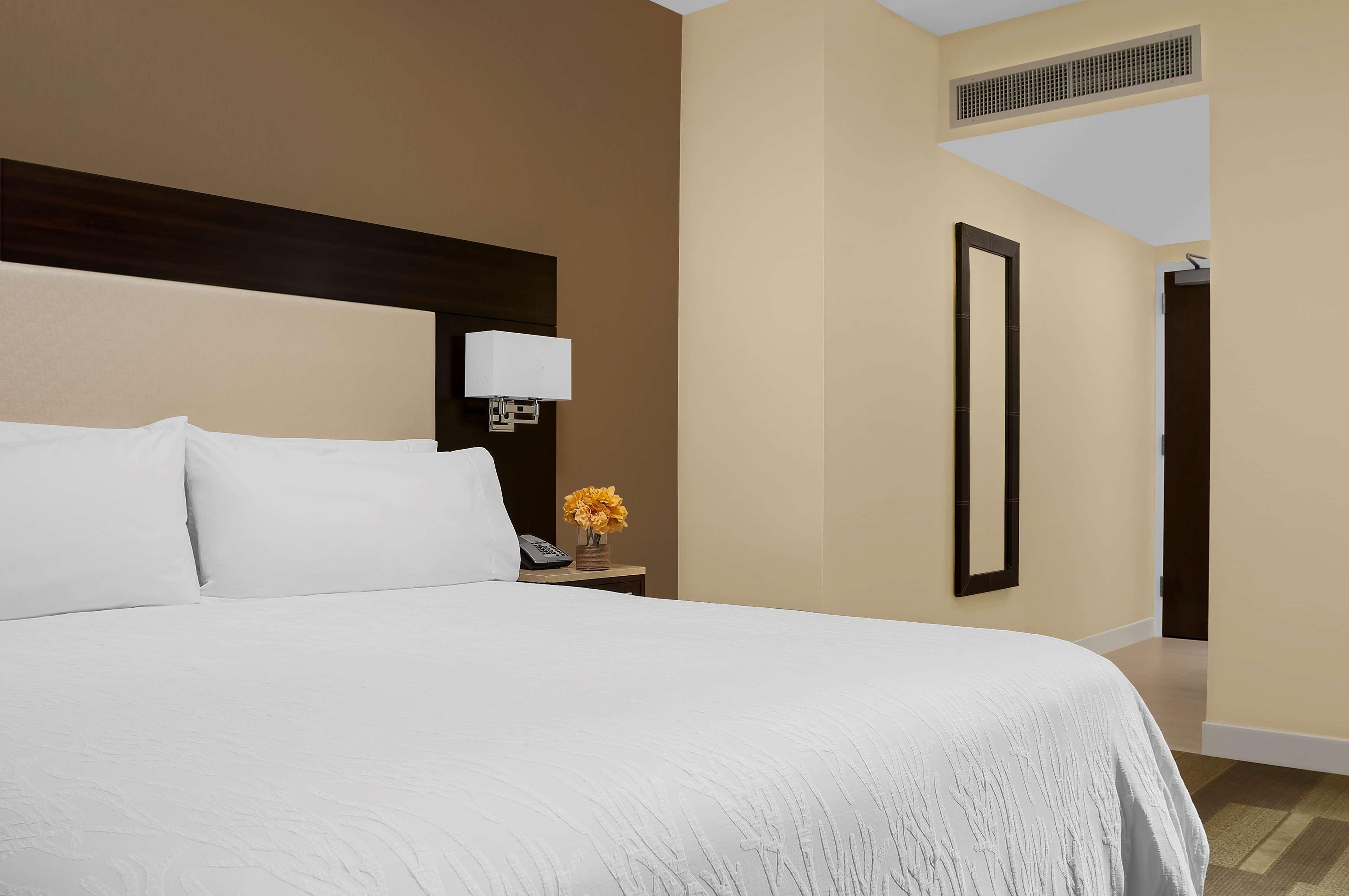 Hilton Garden Inn New York - Times Square Central Bagian luar foto