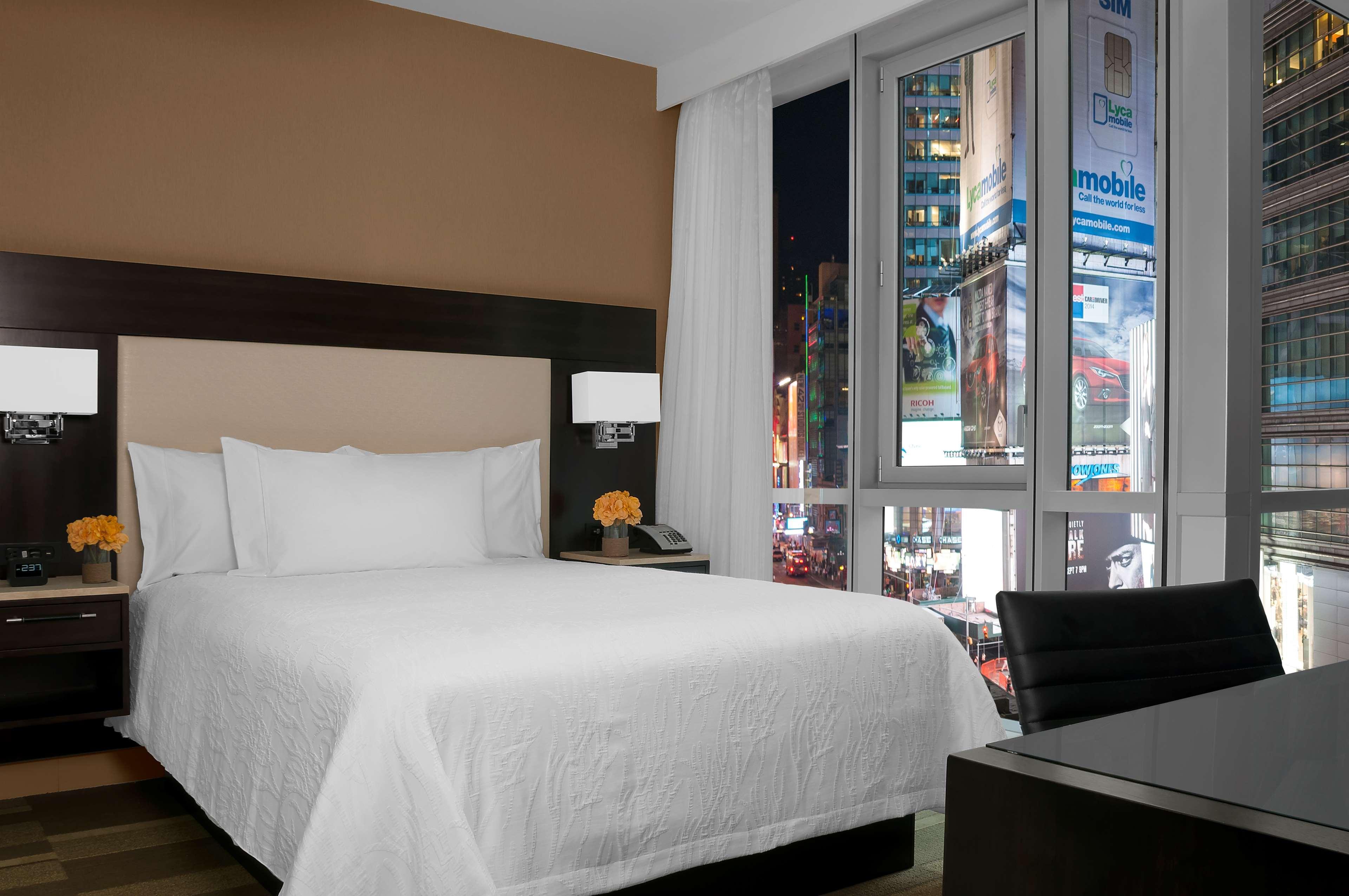 Hilton Garden Inn New York - Times Square Central Bagian luar foto