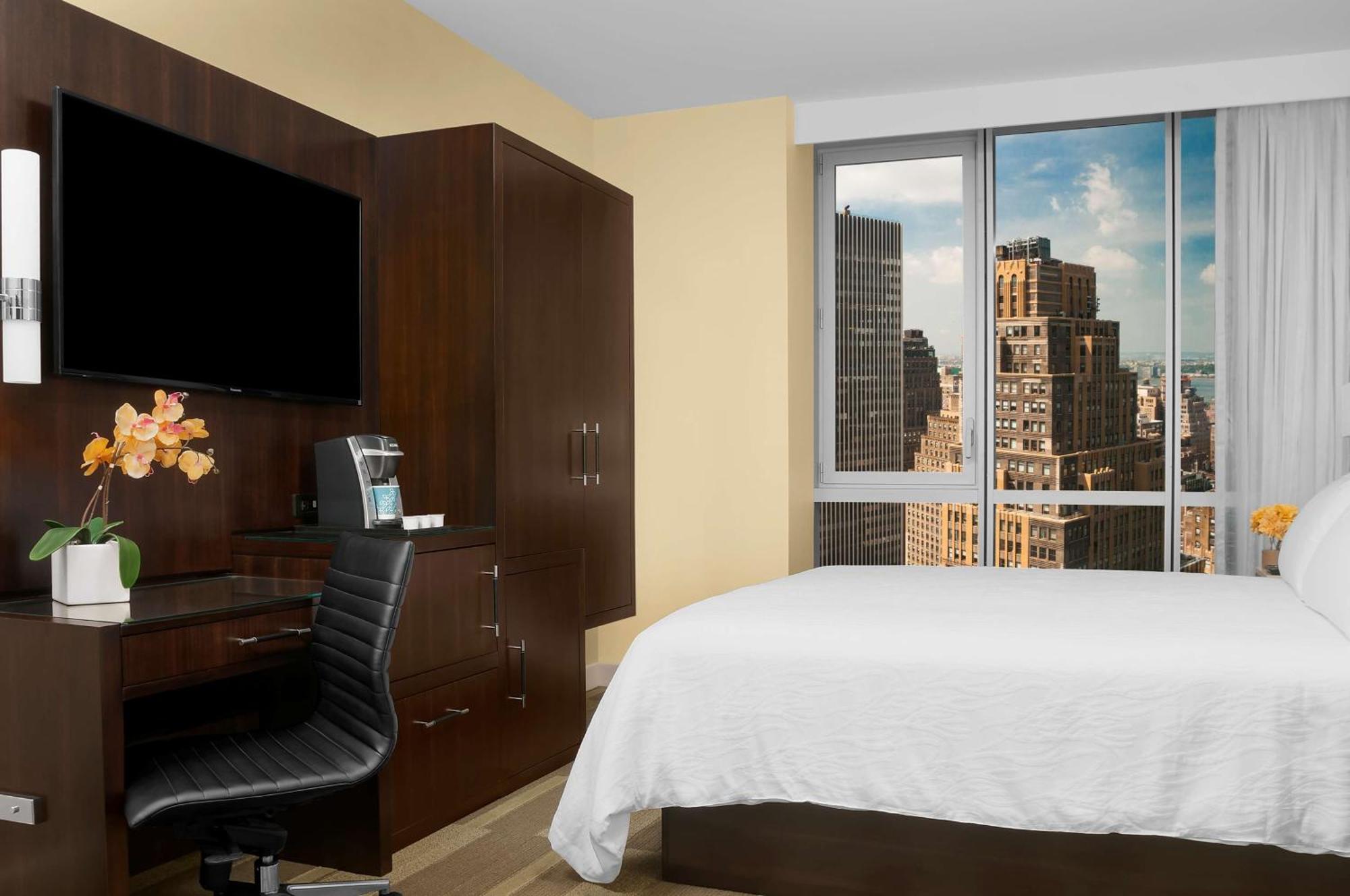Hilton Garden Inn New York - Times Square Central Bagian luar foto