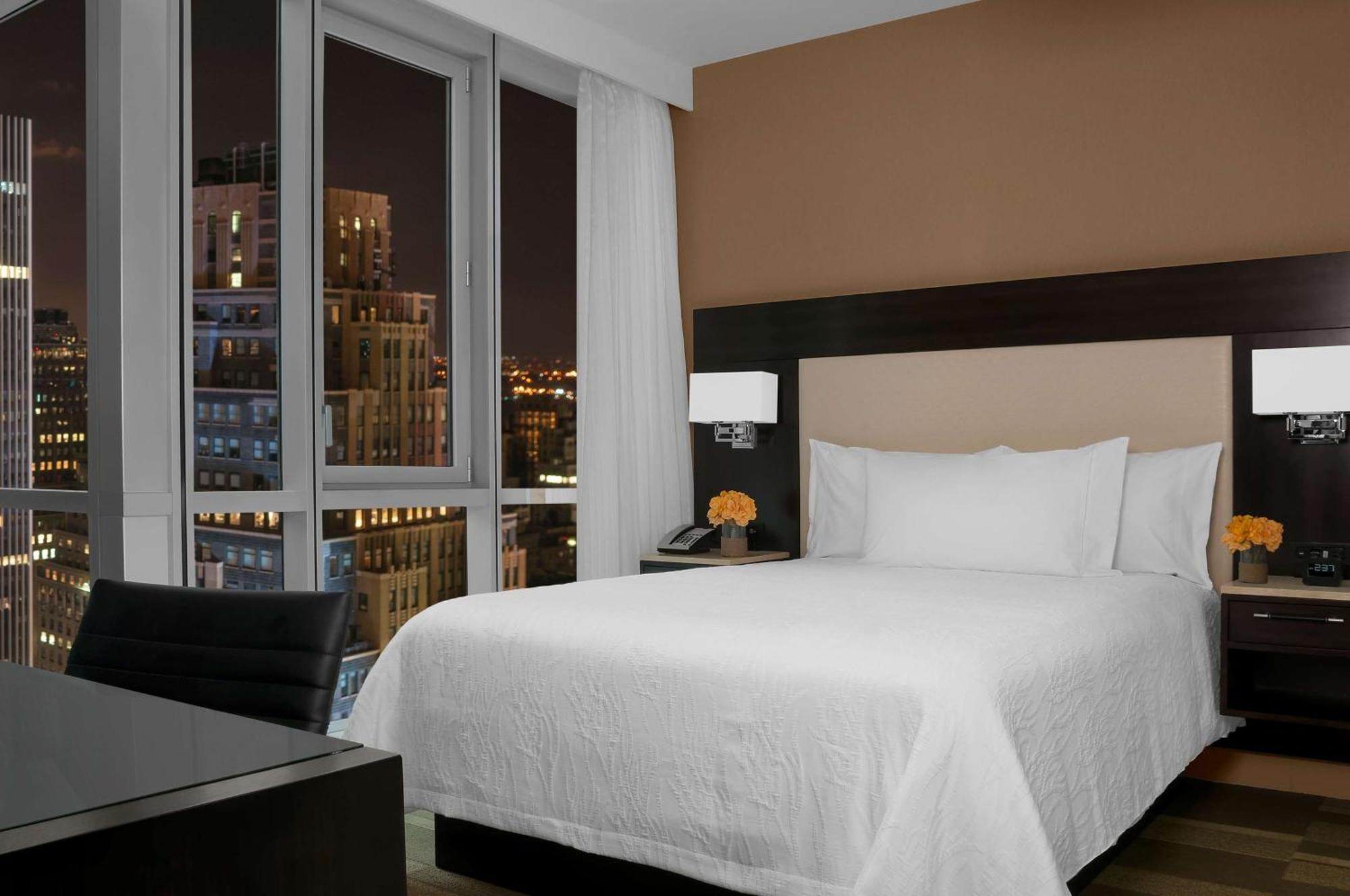 Hilton Garden Inn New York - Times Square Central Bagian luar foto
