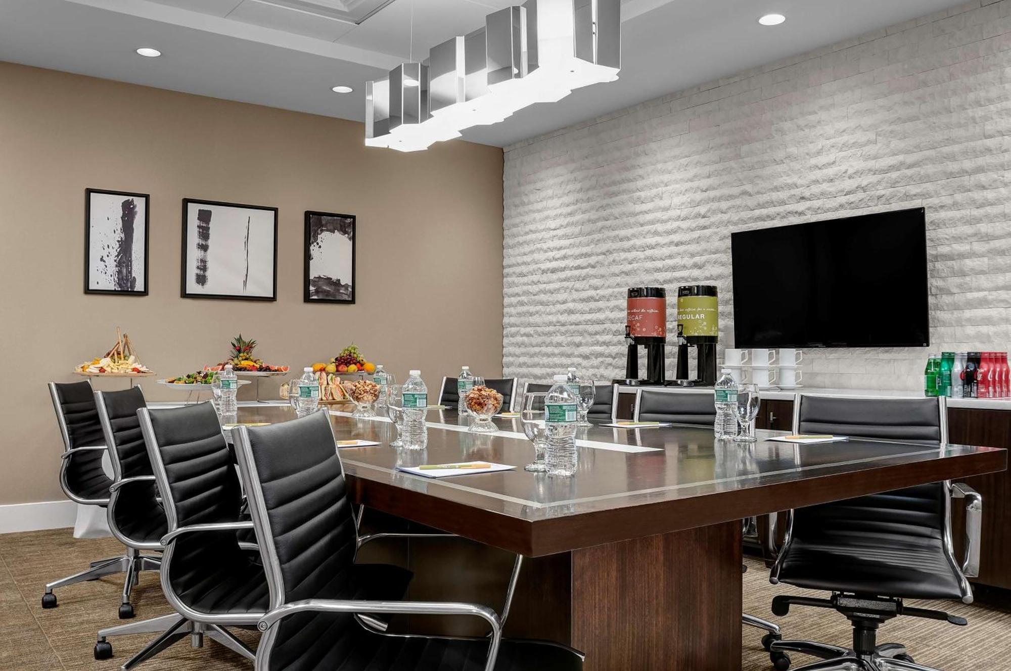 Hilton Garden Inn New York - Times Square Central Bagian luar foto
