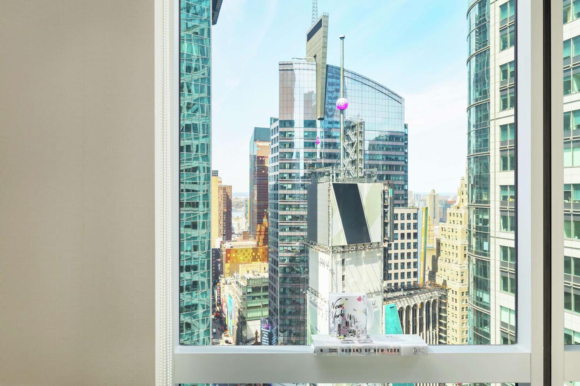 Hilton Garden Inn New York - Times Square Central Bagian luar foto