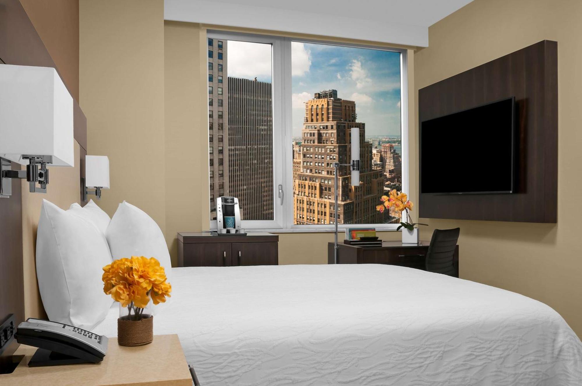 Hilton Garden Inn New York - Times Square Central Bagian luar foto