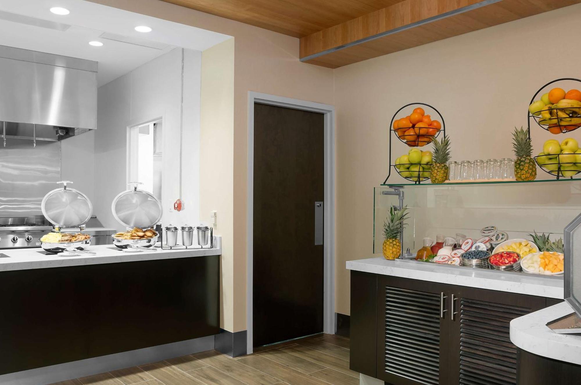 Hilton Garden Inn New York - Times Square Central Bagian luar foto