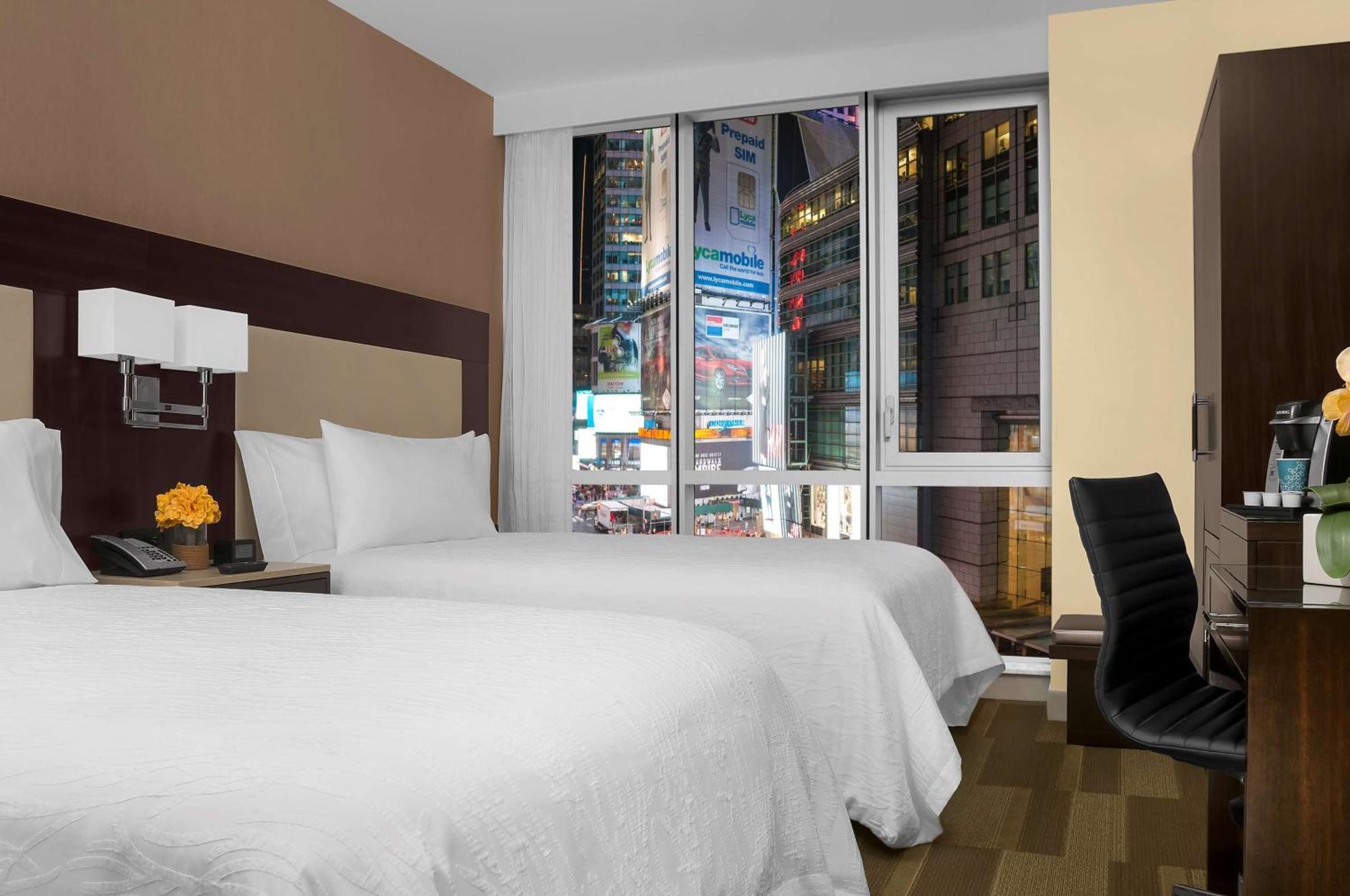 Hilton Garden Inn New York - Times Square Central Bagian luar foto