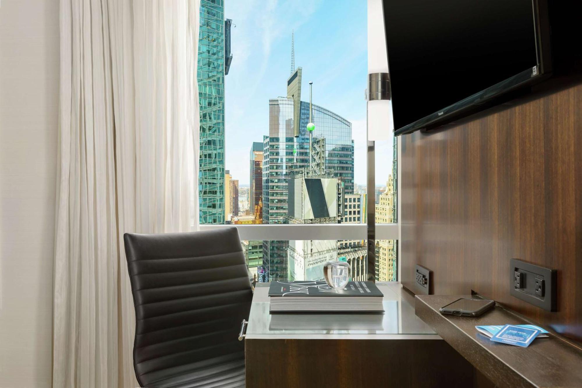 Hilton Garden Inn New York - Times Square Central Bagian luar foto