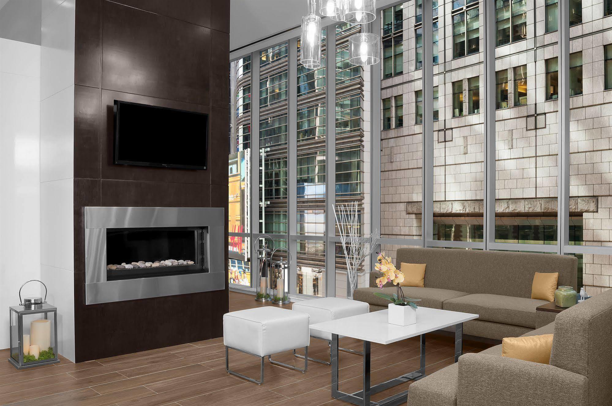 Hilton Garden Inn New York - Times Square Central Bagian luar foto